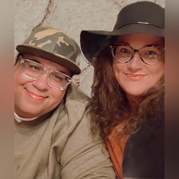 Meet your Posher, Gwendolyn - Picture 3 of 10